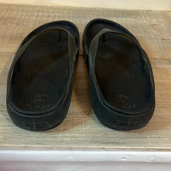 Crocs Flop Flops Women's black- Stylish size 7 - Picture 3 of 11